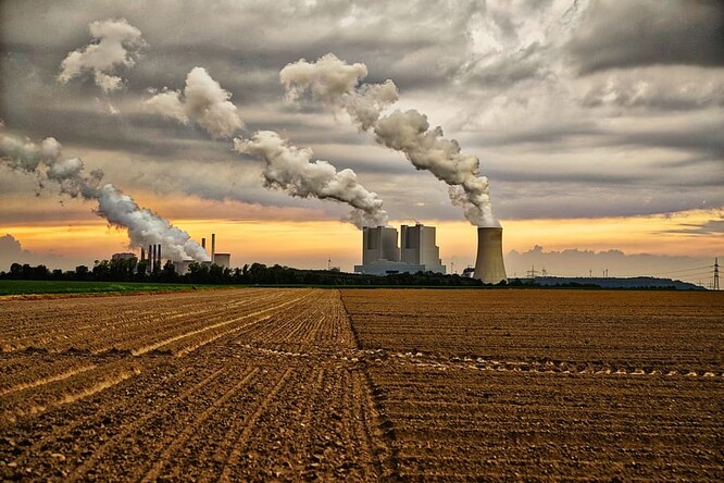 IEA: Globální výroba elektřiny z uhlí letos zřejmě dosáhne rekordního maxima