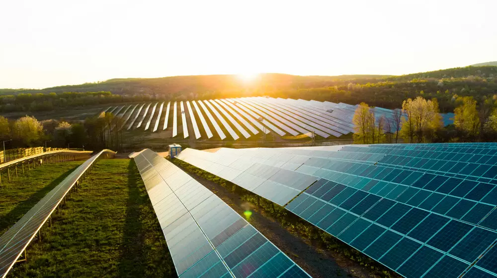 Návrat boomu: V Česku se letos postaví nové soláry a akumulátory za 8 miliard