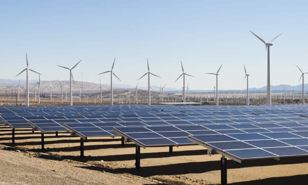 Svět začíná recyklovat solární panely, lopatky větrných turbín i popel z biomasy