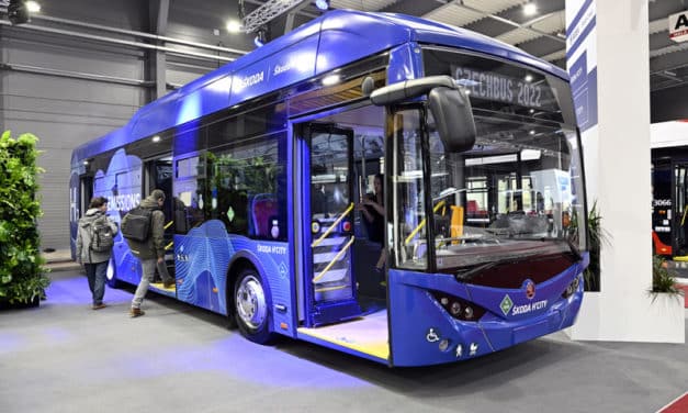 V Praze bude dva roky zkušebně jezdit autobus na vodík