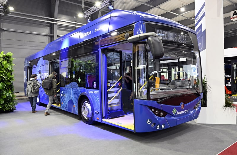 V Praze bude dva roky zkušebně jezdit autobus na vodík