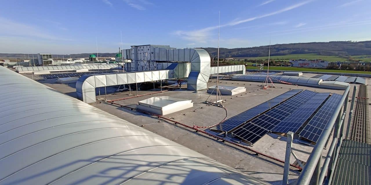 V závodě Škoda Auto v Mladé Boleslavi vznikla jedna z největších střešních fotovoltaik v Česku